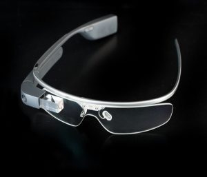 google glass Hattanas / Shutterstock.com