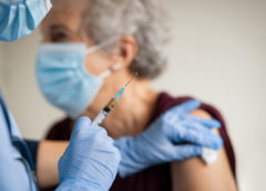 Via libera della Commissione Ue al vaccino per il virus sinciziale negli anziani. Gli esperti: “Era atteso da tempo”